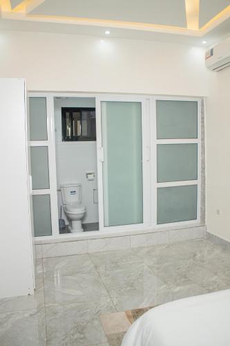 Vannituba majutusasutuses Appartements meublés mpita