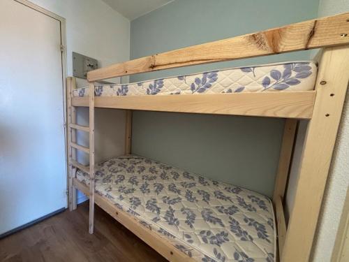 a couple of bunk beds in a room at Evasion en bord de mer - La Madrague, Saint-Cyr-sur-Mer in La Madrague