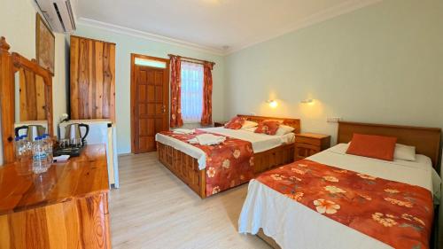 Una cama o camas en una habitación de Dalyan YUNUS HOTEL