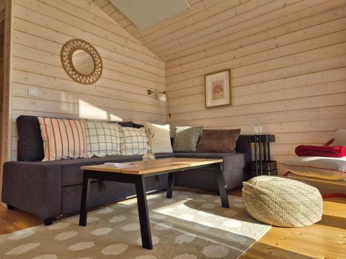 Un lugar para sentarse en 308-Tiny House Inn