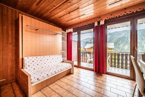 a room with a bench in a room with windows at La Flèche d'Or in Châtel