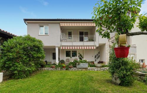 Awesome Apartment In Lovran With Wifi