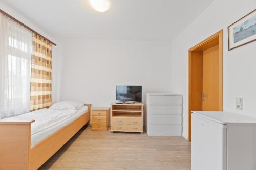 Μια τηλεόραση ή/και κέντρο ψυχαγωγίας στο Haus 6 Nebringen Monteurzimmer für Handwerker und Teams - LS CrewComfort - weitere Unterkünfte vorhanden
