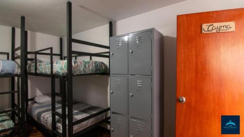 Giường tầng trong phòng chung tại AQP Hostel Company