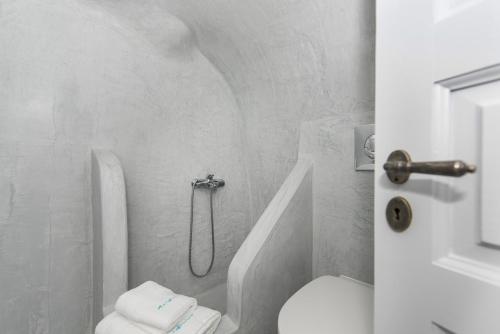 Um banheiro em Horizon Aeifos Suites