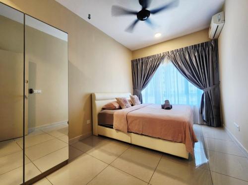a bedroom with a bed with a ceiling fan and a window at Southville Luxury Savanna Executive 3Bedroom in Kampung Dengkil