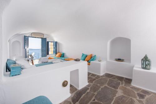 Cama ou camas em um quarto em Horizon Aeifos Suites