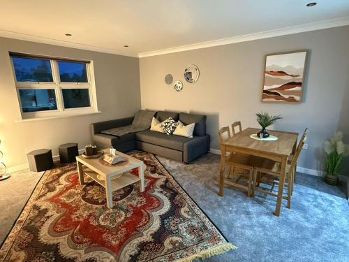 a living room with a couch and a table at 2 Bed - Sleeps 6 - Free Parking - Town Centre in Bracknell