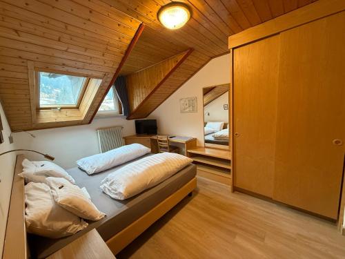 Postel nebo postele na pokoji v ubytování Hotel Rosalpina