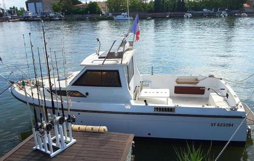 Photo de la galerie de l'établissement Mobilhome confortable, à La Celle-sous-Gouzon