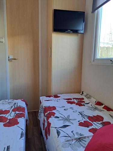 Photo de la galerie de l'établissement Mobilhome confortable, à La Celle-sous-Gouzon