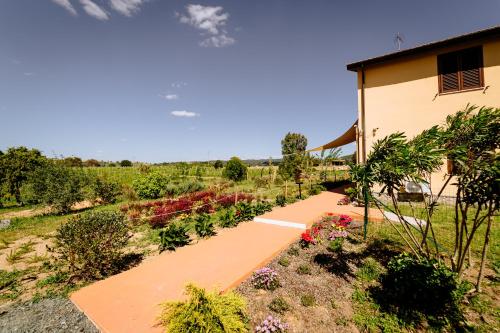 Taman di luar Agriturismo Bio Podere 109 - Wine&Food