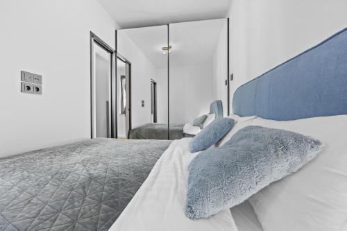 Caesars Palace - NEW modern apartment with FREE private parking