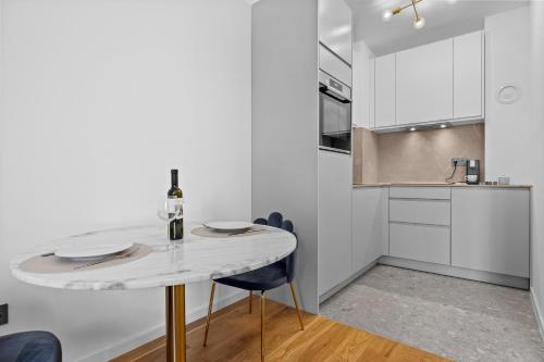 Caesars Palace - NEW modern apartment with FREE private parking