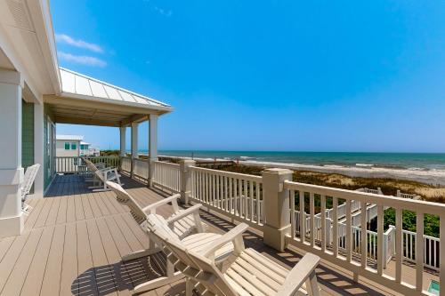 Φωτογραφία από το άλμπουμ του Sail Away σε Pine Knoll Shores