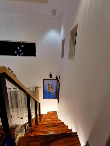 TV a/nebo společenská místnost v ubytování Mt Kanlaon View in a Modern Loft Farmhouse