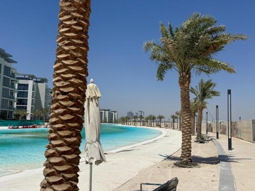 Stunning Central 2BR Lagoon View & Private Beach