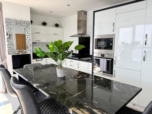 Luxury Waterfront Apartment With Panoramic View photo 15