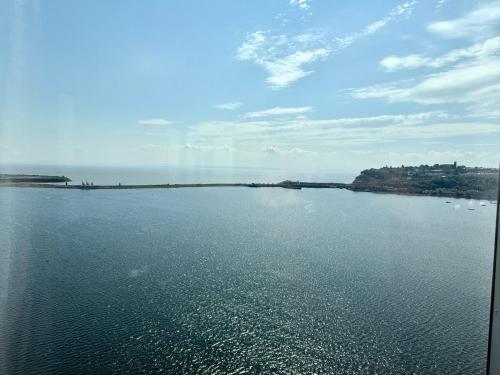 Luxury Waterfront Apartment With Panoramic View photo 17