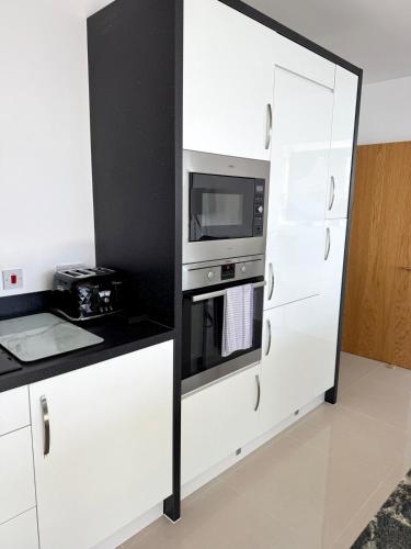 Luxury Waterfront Apartment With Panoramic View photo 18