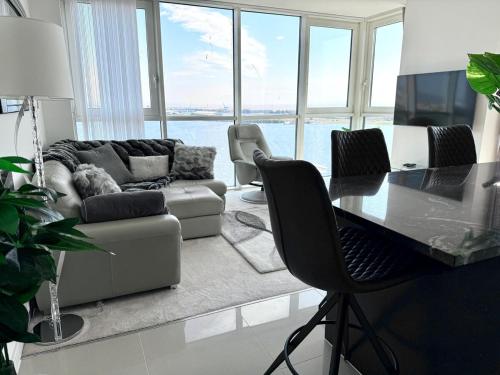 Luxury Waterfront Apartment With Panoramic View photo 21