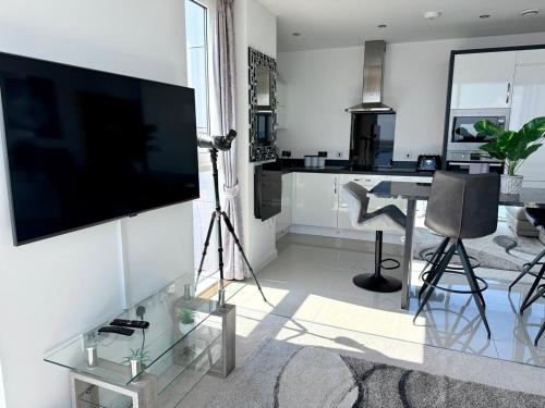 Luxury Waterfront Apartment With Panoramic View photo 28