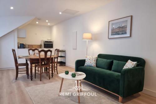 Hypolite 5 Elegant Apartment 80 meters from Honfleur Port 2 guests