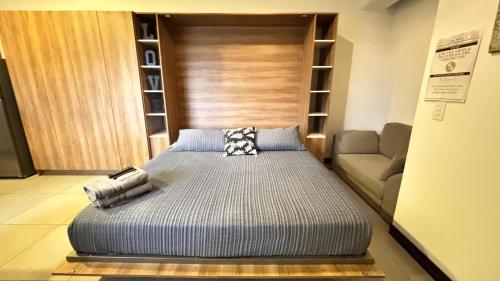 Katil atau katil-katil dalam bilik di Unique Studio Apartment in the heart of Guatemala City