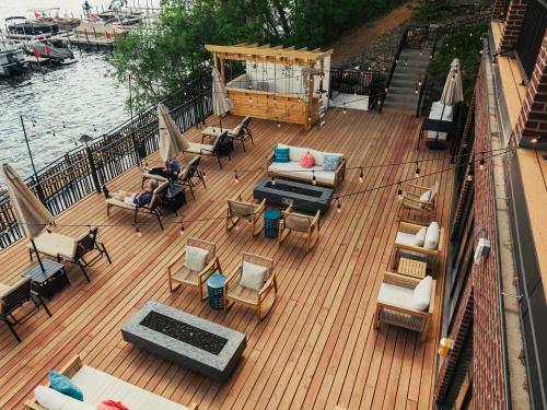Un lugar para sentarse en The Shoreline Hotel