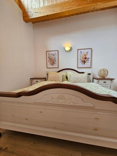 a bedroom with a large bed in a room at Apartment Sommer am Faaker See in Faak am See