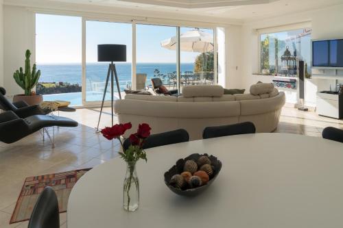 Chimenea - Luxury Villa with Infinity Pool & Stunning Sea Views - LUAL