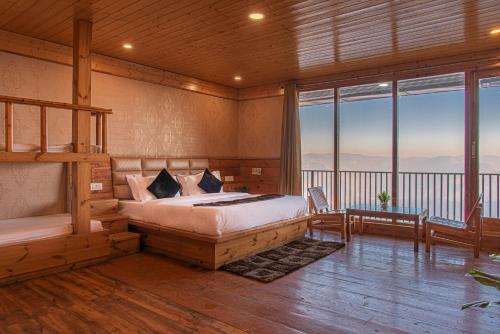 Una cama o camas en una habitación de The Tikker 3 BH Appartment In Kufri