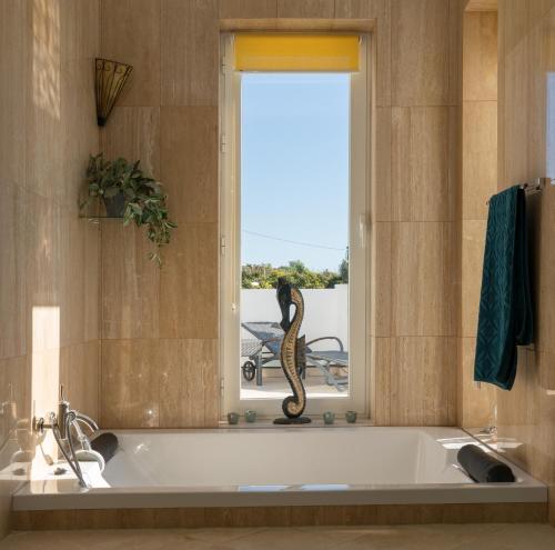 Chimenea - Luxury Villa with Infinity Pool & Stunning Sea Views - LUAL
