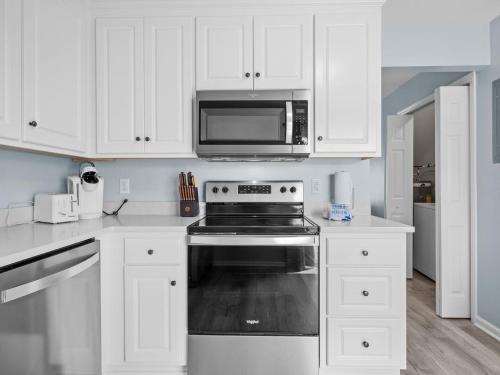Η κουζίνα ή μικρή κουζίνα στο Anchors Away Unit 3 Duplex