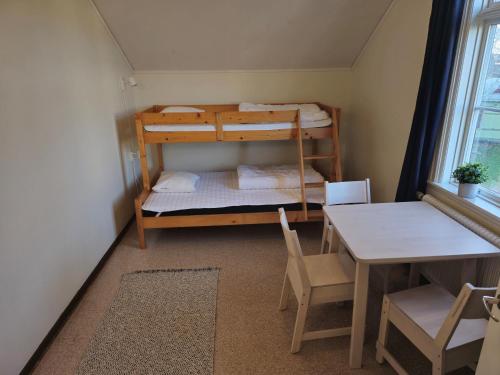 a small room with two bunk beds and a table at Ronneby Brunnspark Vandrarhem och B&B in Ronneby