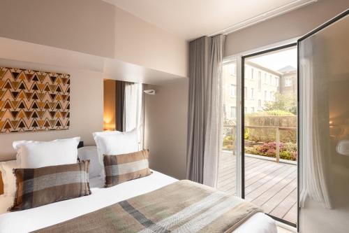 Postel nebo postele na pokoji v ubytování Hôtel L'Adresse - Entièrement rénové