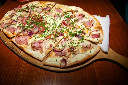ゲストハウスの敷地内または近くでの食事または食べ物