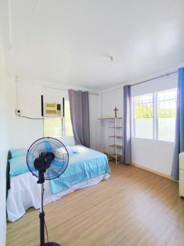 Ένα ή περισσότερα κρεβάτια σε δωμάτιο στο Spacious Private Staycation Home