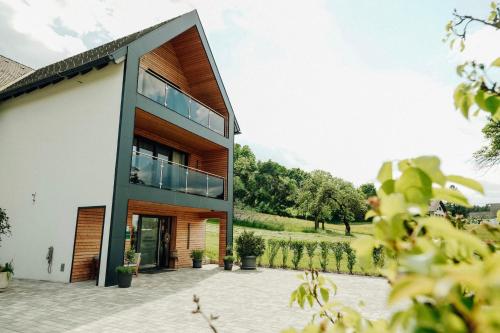 a house with a view of the garden at KOASA HOF Bed and Breakfast in Oberhaag