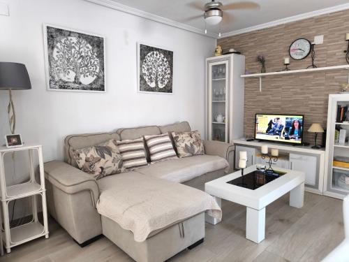 Cozy Bungalow with Private Terrace and Communal Pool in Torrevieja