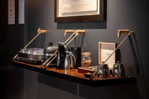 Kemudahan buat kopi dan teh di Hôtel L'Adresse - Entièrement rénové