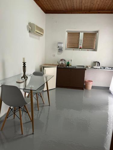 Una cocina o zona de cocina en ARTAKi R APARTMENTS