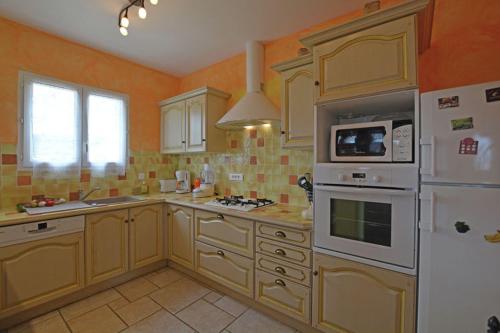 Photo de la galerie de l'établissement maison 3 chambres avec piscine, à Saint-Laurent-de-Carnols