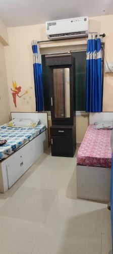 Ένα ή περισσότερα κρεβάτια σε δωμάτιο στο SOMNATH Bed HOUSE