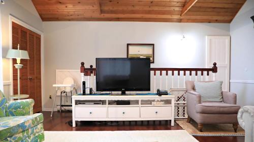 TV a/nebo společenská místnost v ubytování Holiday On Holly