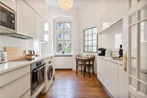 120 sqm Historic Design Apartment Savignyplatz near Ku'damm photo 5