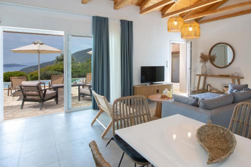 Cảnh núi rừng hoặc tầm nhìn ra núi từ căn hộ