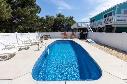 Бассейн в Pool with FREE HEAT Hot Tub Short Walk to Beach или поблизости