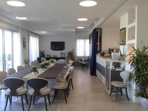Μια τηλεόραση ή/και κέντρο ψυχαγωγίας στο Hotel Madalù