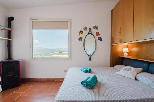 a bedroom with a bed with two towels on it at Stintino sardegna delizioso bilocale vista mare in Stintino